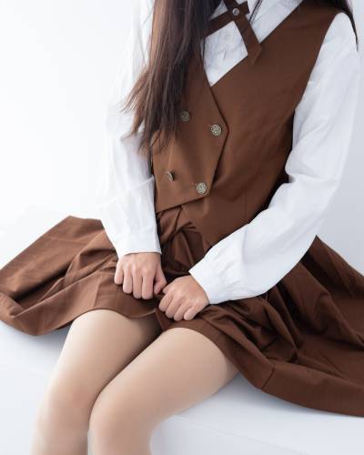 一只喵喵梓 棕色JK裙[48P-1V1.09GB]美丽的图片分享