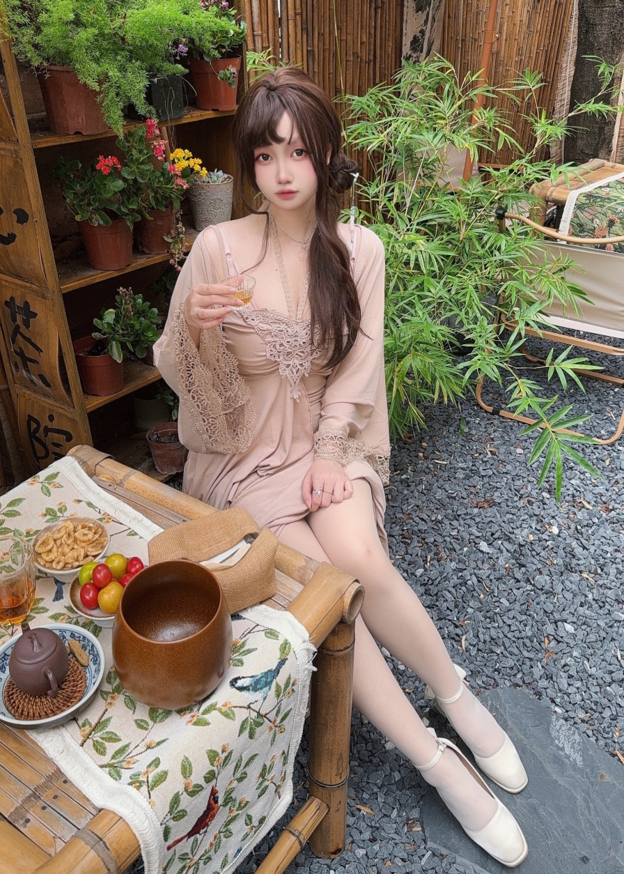 洛桑w伊梓 – 2025-05-专属-猫猫衬衫非常漂亮