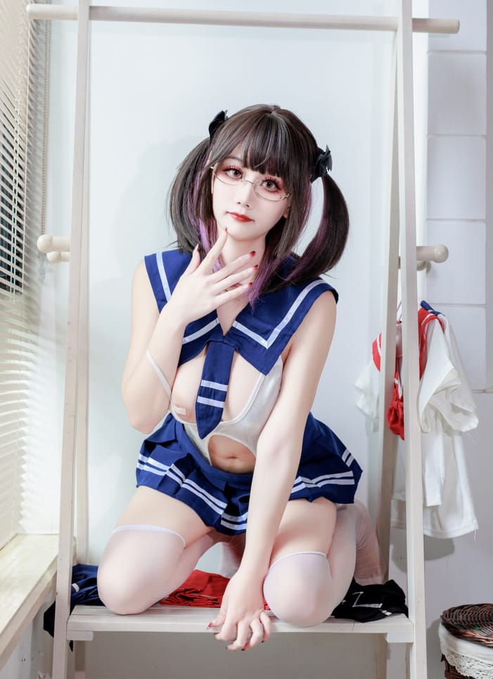 阿雪雪 – 连体水手服非常漂亮