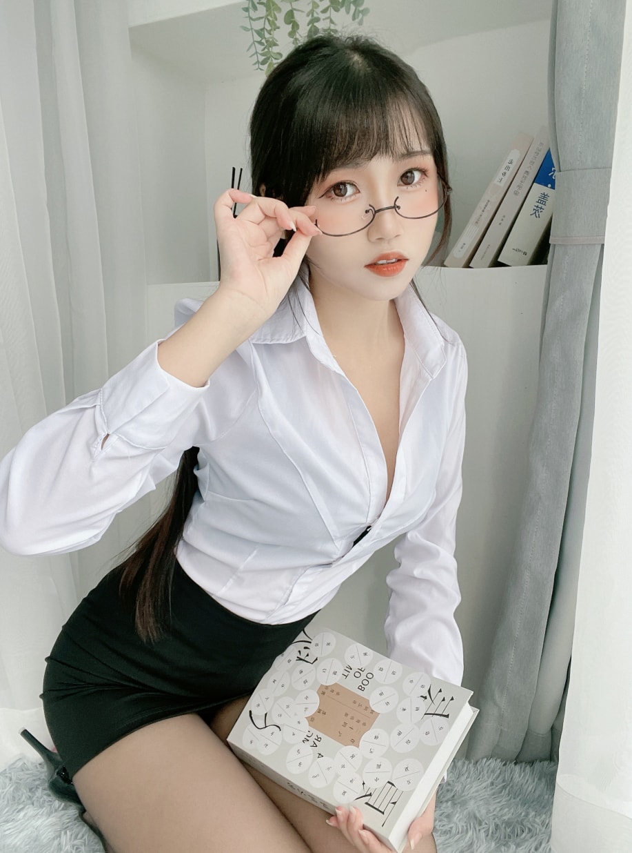 不呆猫 黑斯包臀OL真的是yyds！