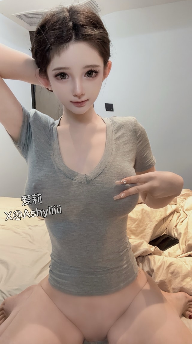 倦倦喵（爱莉） – 透灰T真的是yyds！