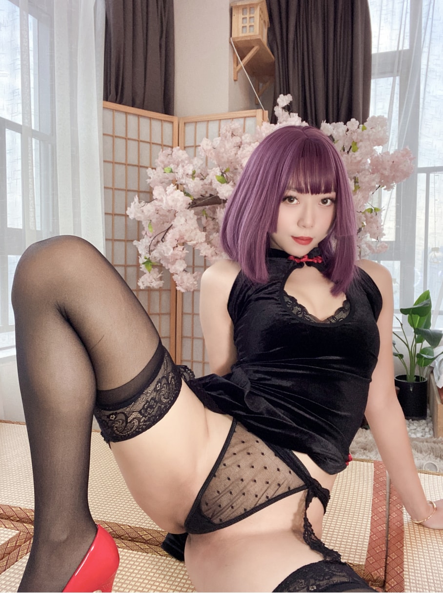 Money冷冷 – 高叉旗袍蕾丝裙真的是yyds! Money冷冷 – 高叉旗袍蕾丝裙真的是yyds!