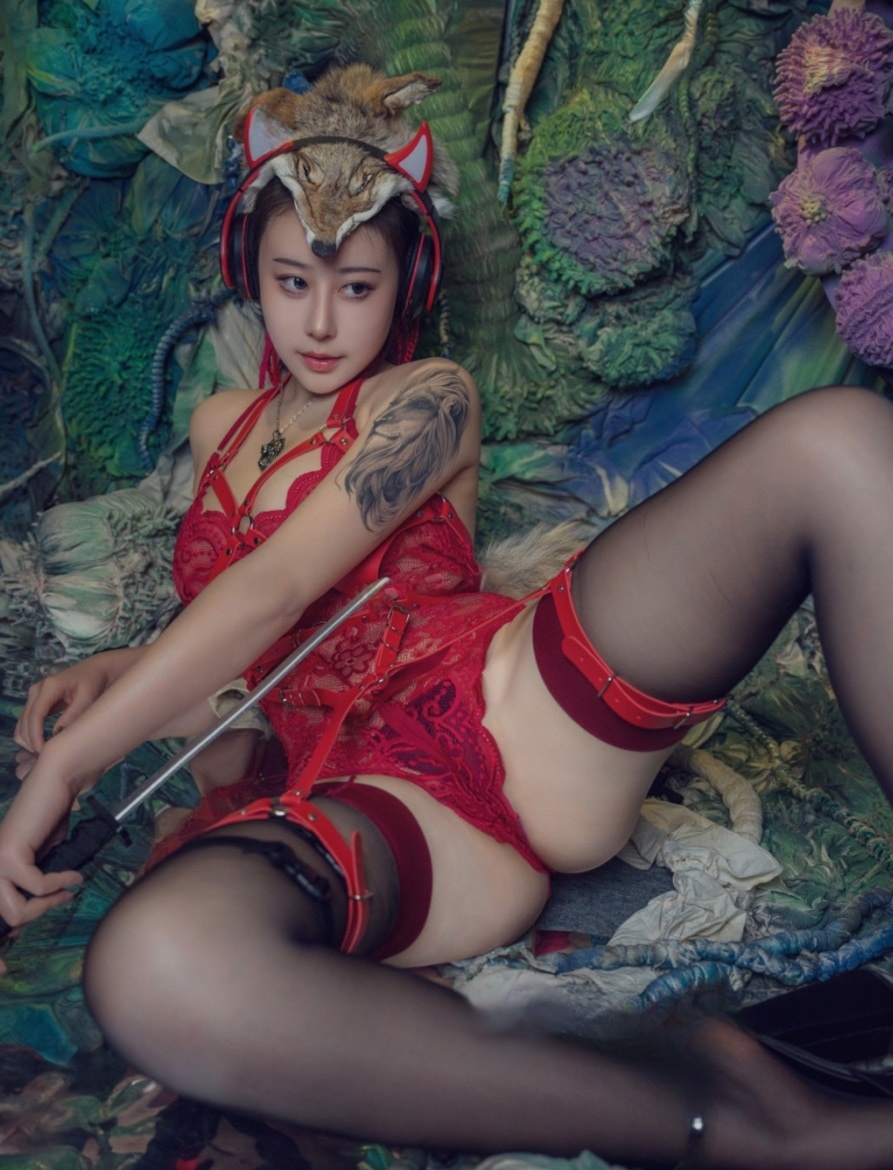 奈汐酱nice 猎狼女图片作品欣赏