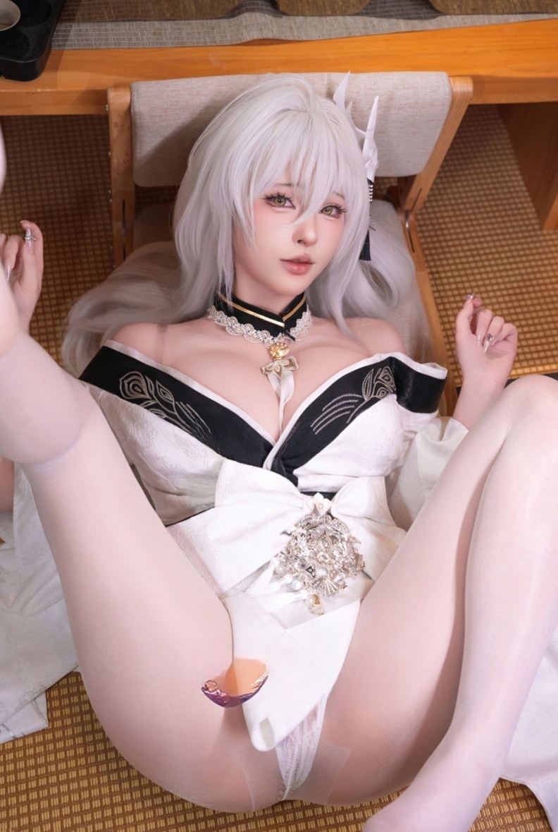 清水由乃 碧蓝航线 白凤和服看起来真不错哦